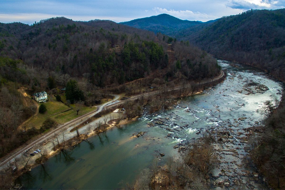 This Hot Springs Town Might Be The Best-Kept Secret Of North Carolina